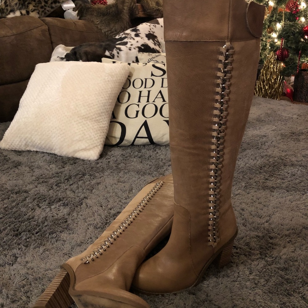 Gianni Bini leather & chain boots